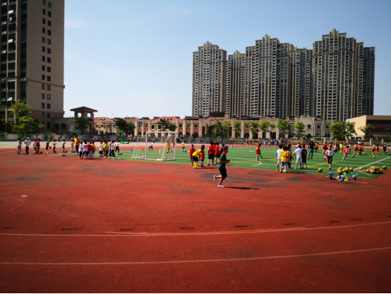 全国小学足球赛冠军奖金_小学足球比赛冠军_足球联赛冠军奖金