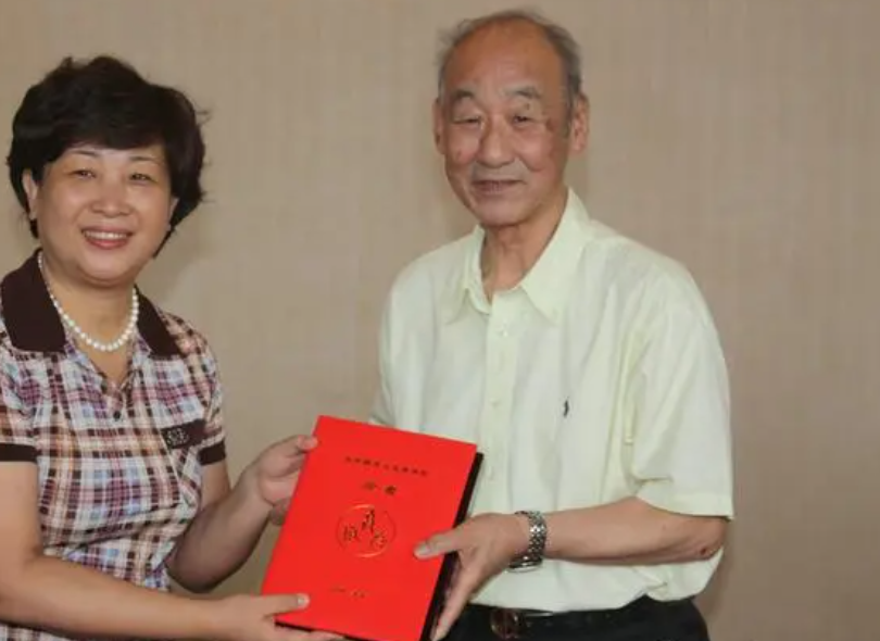 足球名将中国_中国足球历史名将_足坛名将是什么意思
