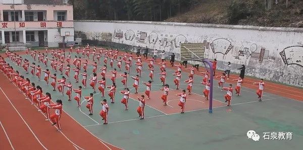 曾溪镇中心小学花样跳绳：跳出健康、自信与