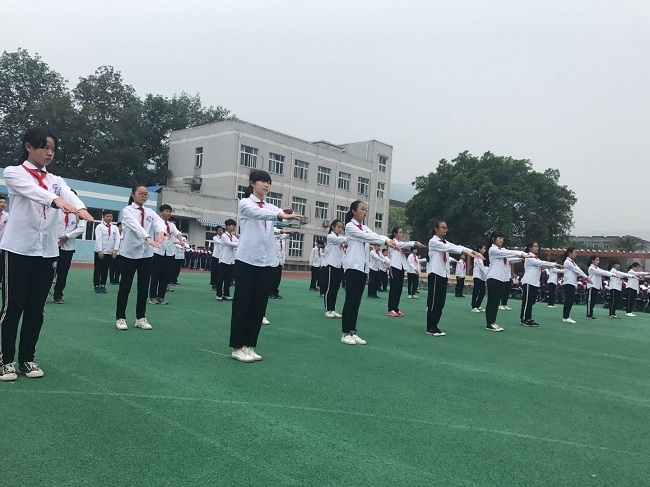 坏学生广播体操_学生广播体操教学视频_广播体操学生