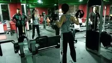 健身房视频教学全套_健身房健身视频_健身房私教展示