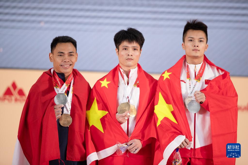 举重世界纪录百科_世界纪录举重冠军是举多重_举重世界纪录官方网站